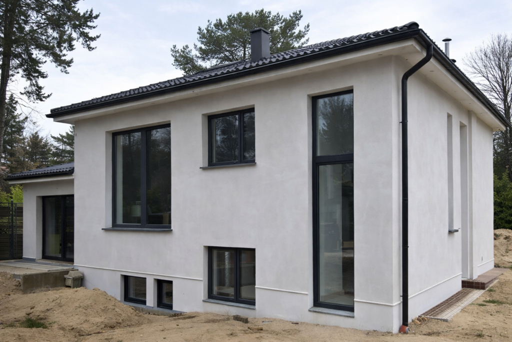 montaz-okien-antracyt-dom-z-piwnica, berlin